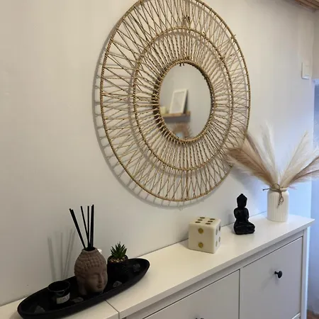 Adoria Guesthouse *